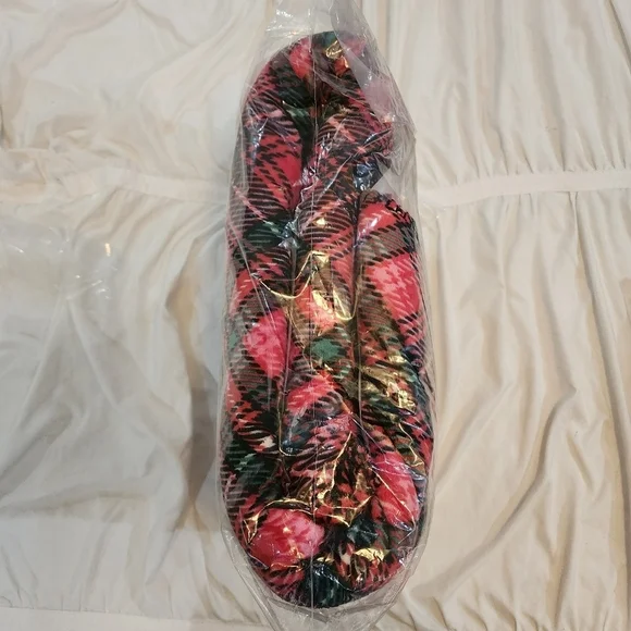 Victoria's Secret Red And Green Sherpa Throw Blanket 50in X 60in NWT - Picture 6 of 12